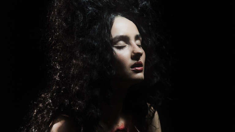 valencia-grace,-una-artista-a-descubrir-tras-su-ultimo-single-‘lucky-you’re-a-star’