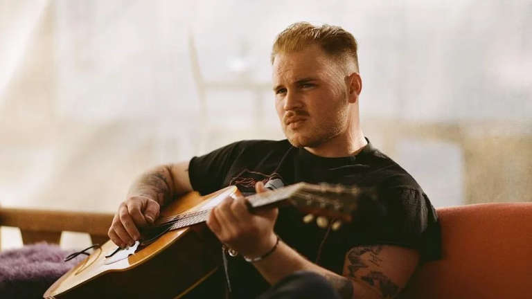 zaxh-bryan-y-bruno-mars-lideran-las-listas-de-ventas-estadounidenses