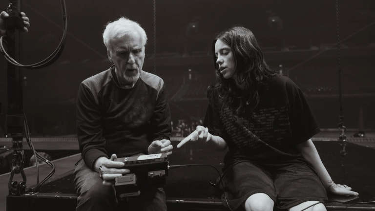 billie-eilish-retrasa-el-documental-de-la-gira-‘hit-me-hard-&-soft’-hasta-mayo