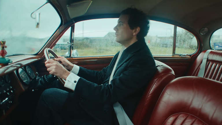 mika-estrena-el-videoclip-del-tema-‘excuses-for-love’