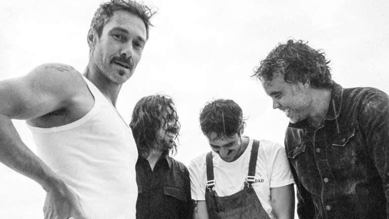 la-sonrisa-de-julia-esta-de-regreso-con-su-septimo-album-‘enemigo’