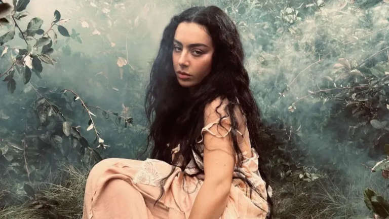 charli-xcx-estrena-‘wuthering-heights’,-su-proyecto-para-la-adaptacion-de-cumbres-borrascosas