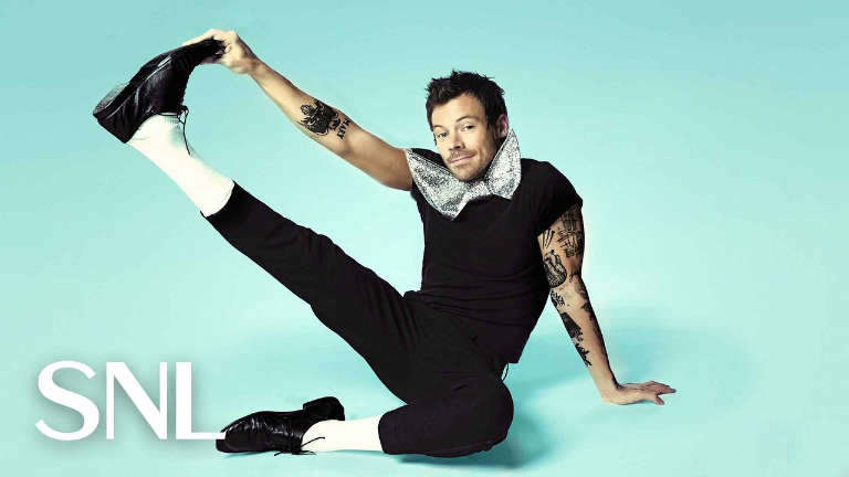 asi-esta-presentando-harry-styles-su-nuevo-disco:-brits,-snl,-live-lounge-y-un-concierto-en-netflix