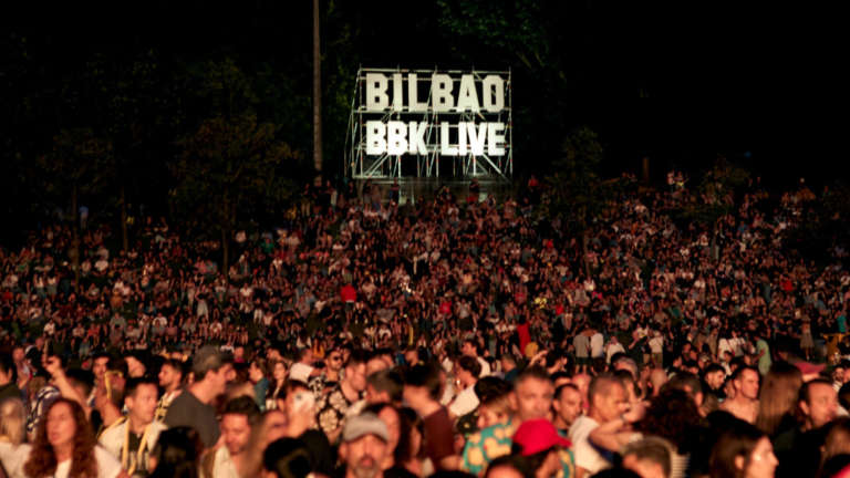 bilbao-bbk-live-2026-celebra-su-20-aniversario-con-robbie-williams,-calvin-harris,-david-byrne-y-lily-allen