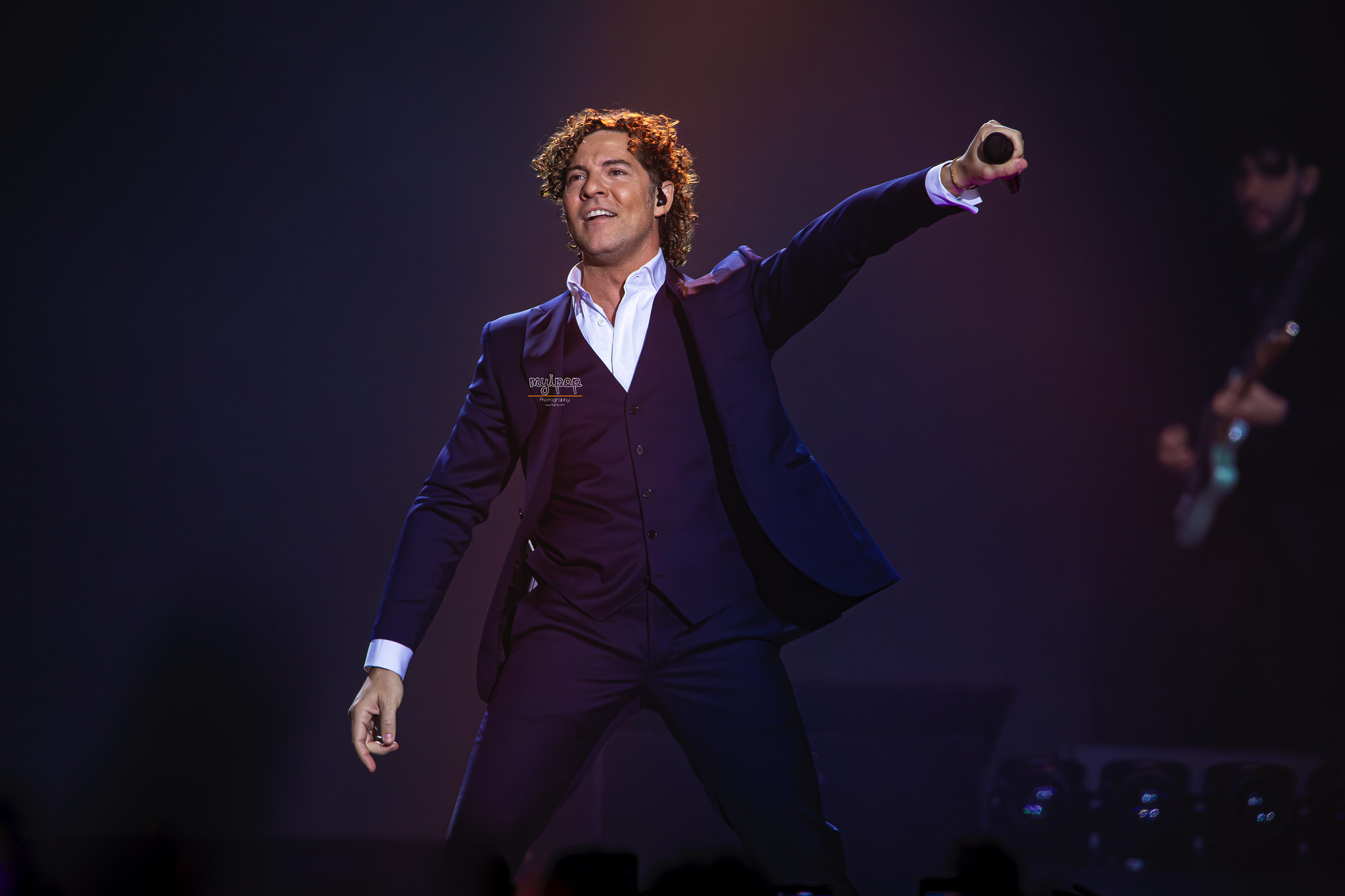 david-bisbal-sorprende-versionando-‘vivir-asi-es-morir-de-amor’