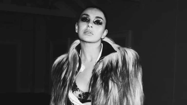 charli-xcx-estrena-‘rock-music’,-primer-adelanto-de-su-octavo-album