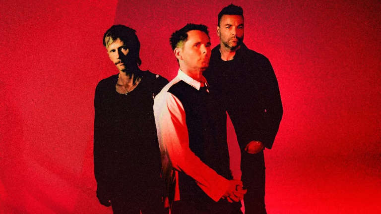 muse-estrena-‘nightshift-superstar’,-nuevo-adelanto-de-‘the-wow!-signal’
