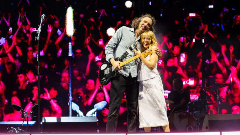 snow-patrol-y-kylie-minogue-editan-el-single-conjunto-‘these-alarms’