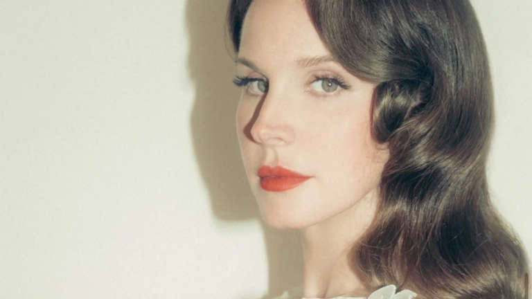 lana-del-rey-anuncia-que-‘stove’-llegara-acompanado-de-un-segundo-album