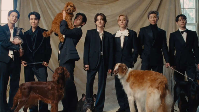 bts-estrena-el-videoclip-del-tema-‘normal’
