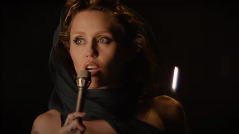 miley-cyrus-publica-en-youtube-la-pelicula-completa-‘something-beautiful’