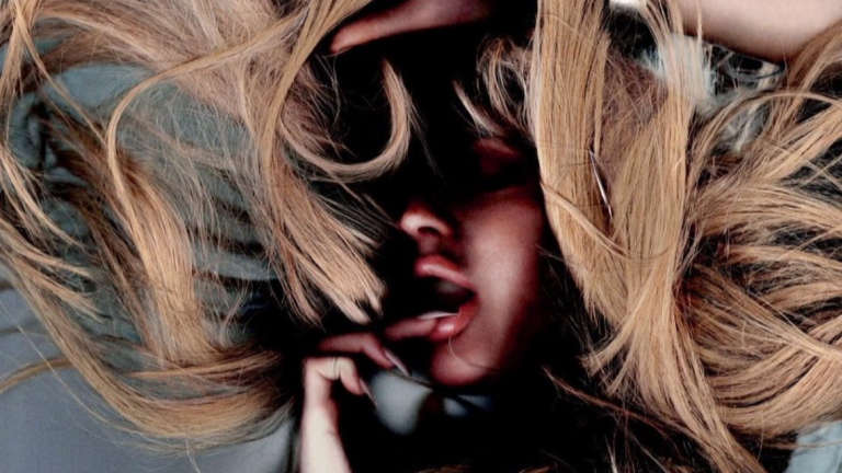 ellie-goulding-presenta-su-nuevo-single-‘4-seasons’