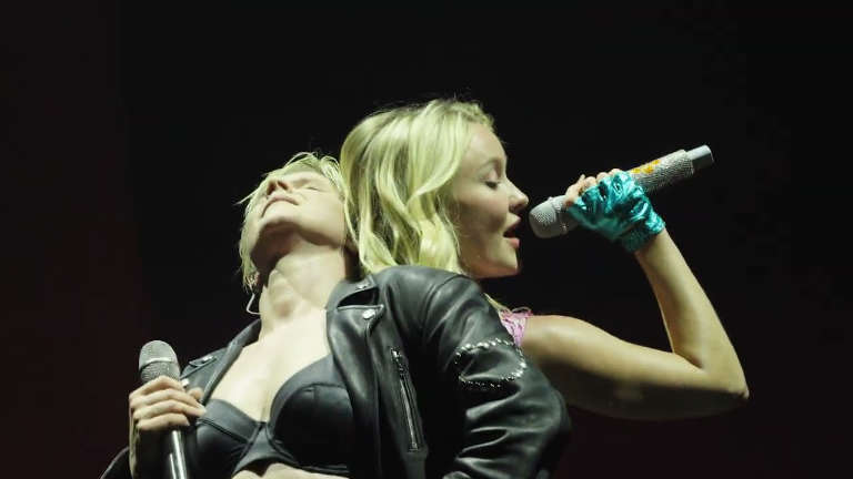 robyn-estrena-el-remix-de-‘talk-to-me’-junto-a-zara-larsson
