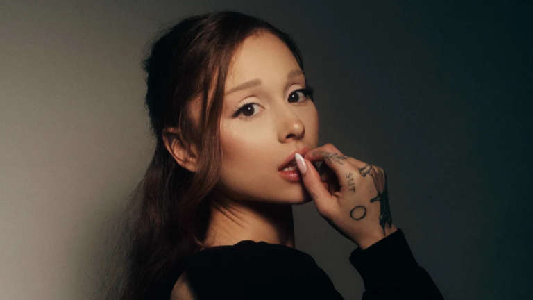 ariana-grande-logra-su-primer-numero-1-en-espana-con-‘petal’