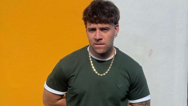quevedo-recupera-el-no1-en-albumes-y-mantiene-el-doblete-en-singles