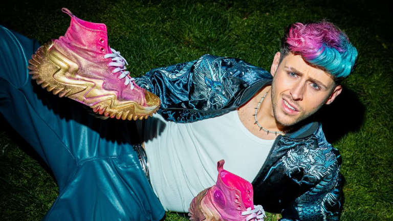 dennis-moore-debuta-con-una-version-hyperpop-de-‘zapatillas’-de-el-canto-del-loco