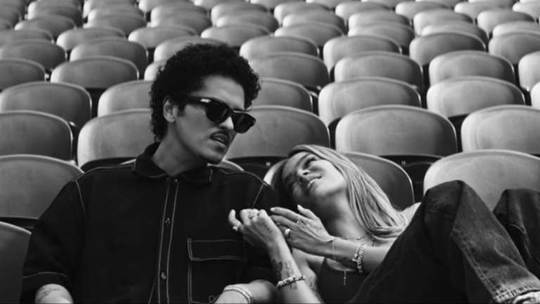 karol-g-y-bruno-mars-estrenan-el-videoclip-oficial-de-‘still’