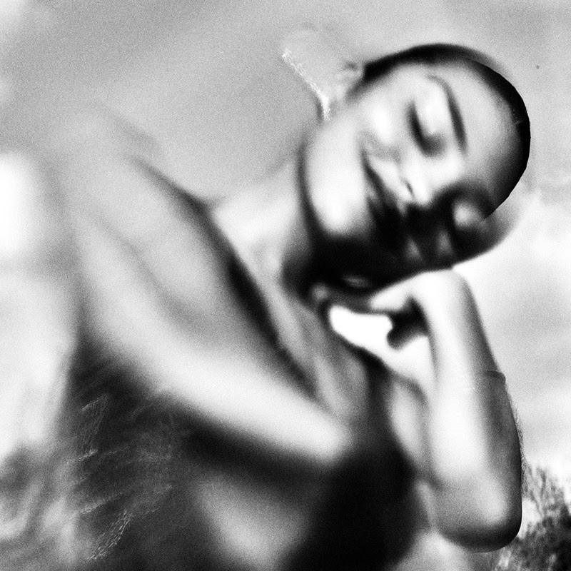 olivia-dean-publica-nuevas-ediciones-en-el-aniversario-de-‘the-art-of-loving’